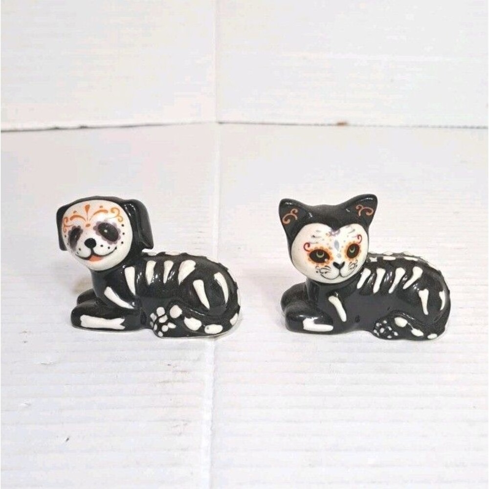 Cracker Barrel Sugar Skull Salt & Pepper Shakers Cat & Dog 2" Halloween Day Dead